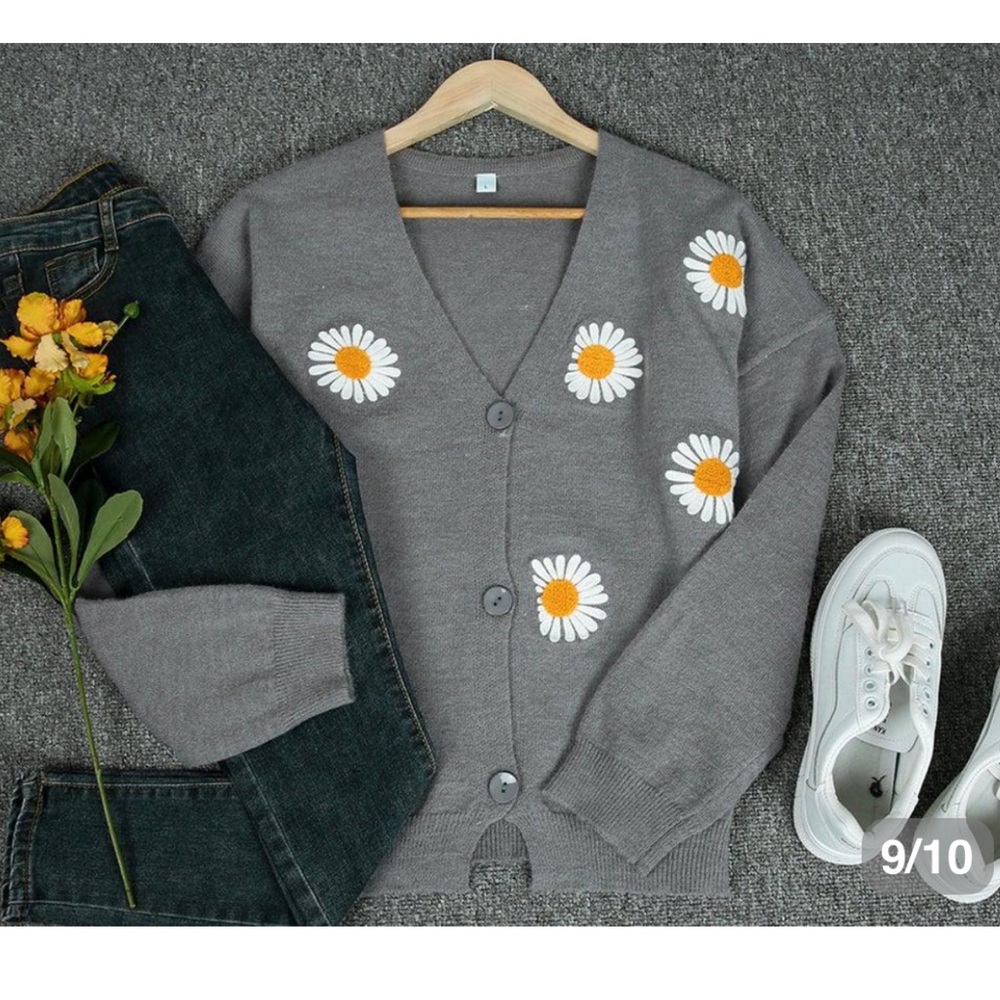 Floral Gray Cardigan Sweater with Daisies - Picture 3 of 10